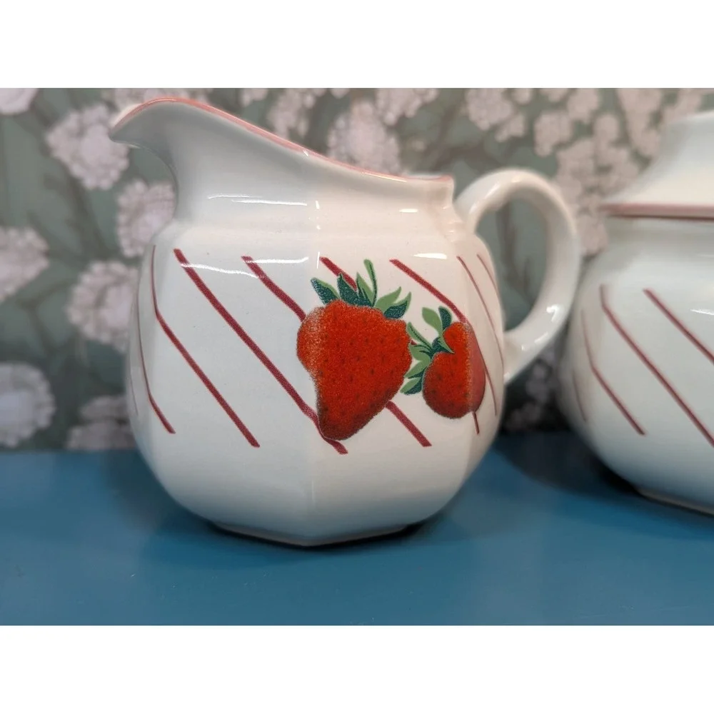 Mikasa Fresh Fruit Strawberries Creamer Sugar Bowl Set DP 002 Japan Vintage